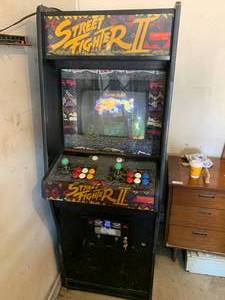 lot 6000 image: Vintage 1991 Capcom Street Fighter II Original Arcade Cabinet Complete  Tested & Works