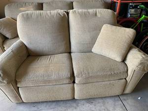 lot 6105 image: Love Seat  56 x 35 x 38