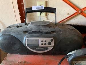 lot 6099 image: Magnavox Radio