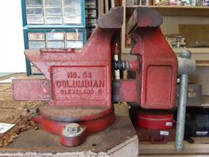 lot 7013 image: Columbian Cast Iron Bench Vice  No. 04 Cleveland O