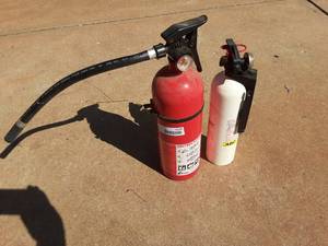 lot 6109 image: Lot of 2 Fire Extinguishers