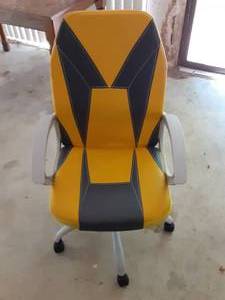 lot 7051 image: Computer ChairGame Chair  38.25 x 19.75 x 18