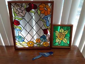 lot 7071 image: Lot of 3 Framed Stained Glass Pieces  2 Floral Panels, Bird Window Hang