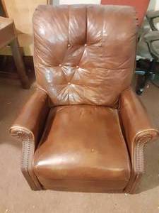 lot 8012 image: Electric Leather Recliner
