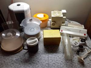 lot 8023 image: Lot of 18 Small Kitchen Appliances and Utensils  Roaster, Vacuum Sealers, Recipe Cards and More