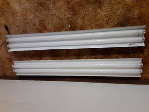 lot 8034 image: Lot of 2 Plug-In Fluorescent Hanging Lights