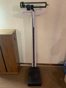 lot 8003 image: Vintage Sliding Scale  Health O Meter