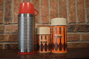 lot 7068 image: Lot of 3 Vintage Thermoses
