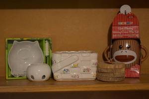 lot 8007 image: Lot of 5 Gift Lot  Dip Bowl, Sock Monkey Mug, Coasters and more