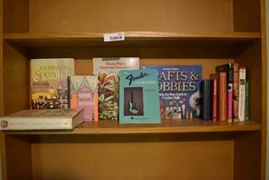 lot 8011 image: Lot of 13 Guides and Reference Books  Fender, Crafts, House Plants and more
