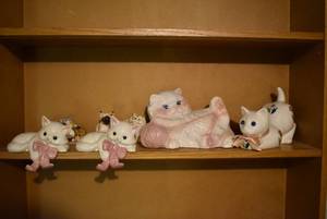lot 8015 image: Lot of 7 Ceramic Cats  Figurines, Shelf Sitters, Clock and more