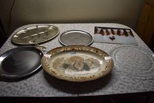 lot 8029 image: Lot of 6 Serving Trays and Platters  Thanksgiving Turkey Platter, Cutting Board, and Meat Tray