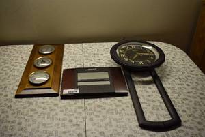 lot 8063 image: Lot of 3 Wall Clocks and Barometer