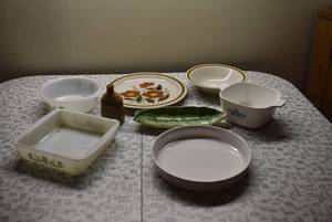 lot 8068 image: Lot of 8 Cooking Dishes and Kitchen Decor  Bakerite, Corningware