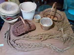 lot 8084 image: Large Lot of Assorted Woven Items  Includes Baskets, Macrame Plant Hangers