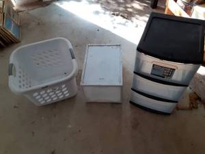 lot 3620 image: Organization lot - Plastic Drawers, Laundry Hamper