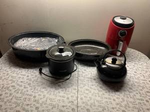 lot 8075 image: Lot of 5 Kitchen Items  Roaster, Crock Pot, Tea Kettle and More