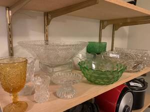 lot 8081 image: Lot of Assorted Glassware Items