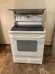 lot 3622 image: GE OvenStove  Recently Cleaned (See New Photos)  Located on Main Floor  51x26x30