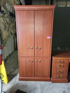 lot 4232 image: Executive Office Storage Cabinet&nbsp