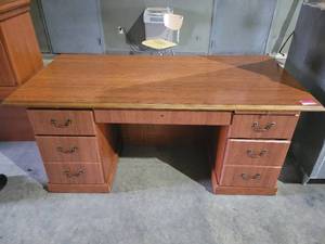 lot 4234 image: Executive Office Desk