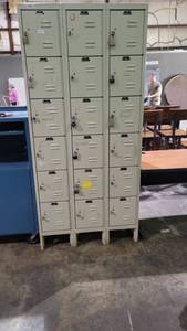 lot 4255 image: 18 Cubby Beige Locker Cabinet - Locks have been removed