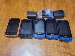 lot 7438 image: Lot of 5 AT&ampT Flip Phones - No Charges - Unknown Working Condition&nbsp