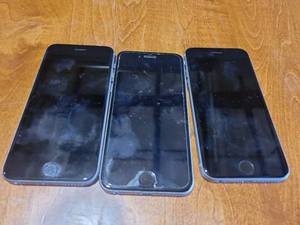 lot 7439 image: Lot of 3 Iphones S Model - Untested - No Chargers
