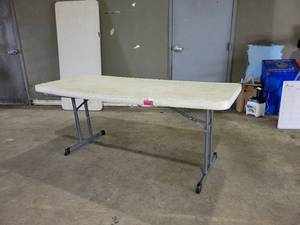 lot 35010 image: Foldable Rectangular Table