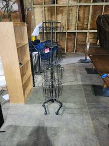 lot 35090 image: Metal Spinning Display Rack w Wheels