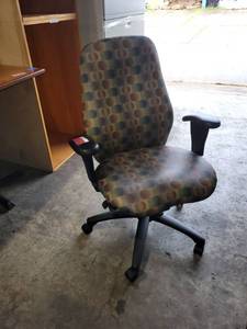 lot 35120 image: Office Chair