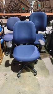 lot 35125 image: Lot of 3 Adjustable Navy Blue Office Chairs