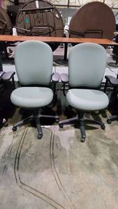 lot 35127 image: Lot of 2 Adjustable Grey Office Chairs