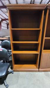 lot 35133 image: 4 Tier Bookcase