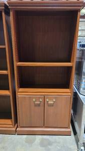 lot 35134 image: 3 Tier Bookcase with Storage