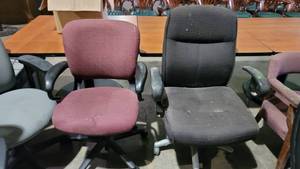 lot 35136 image: Lot of 3 Multi Function Office Chairs