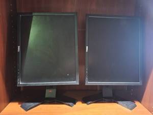 lot 35216 image: Lot of 2 Roatating Dell Computer Monitors- No Power Cords
