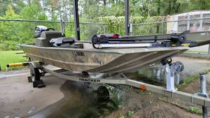 lot 35238 image: Blind Duck Grizzly All Welded Tracker 1648 MVX Fishing Boat with Trailer - Needs New Bolts Motor Runs Just Needs Reassembled -