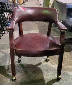 lot 35254 image: Vinyl Chair w Wheels