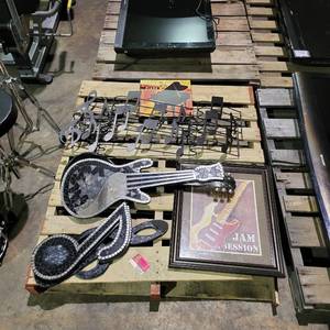 lot 35260 image: Assorted Music Based Decor