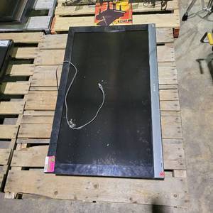 lot 35295 image: 40in Sony TV w Cord