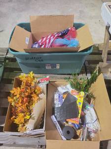 lot 35317 image: Lot of Holiday Decorations- Thanksgiving, 4th of July and DIY Crafts