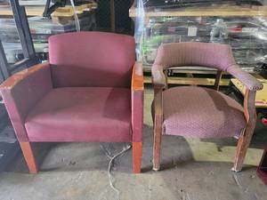 lot 35343 image: Lot of 2 Lobby Chairs