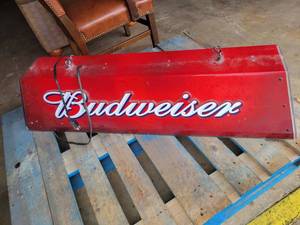 lot 35350 image: Budweiser Billiard Light