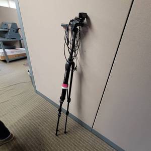 lot 35370 image: IDVILLE IDmaker w MAGNUS Camera & Tripod (#PV-3000)