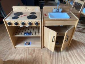 lot 4512 image: Playtime Kitchen Sink and Stove Set
