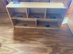 lot 35414 image: 5 Hole Cubby