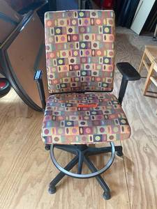 lot 35410 image: Stationary Guest Chairs