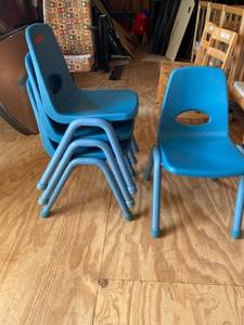 lot 4519 image: Lot of 4 Plastic Stackable Childrens Chair