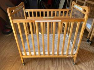 lot 4510 image: Evacuation Crib on Casters